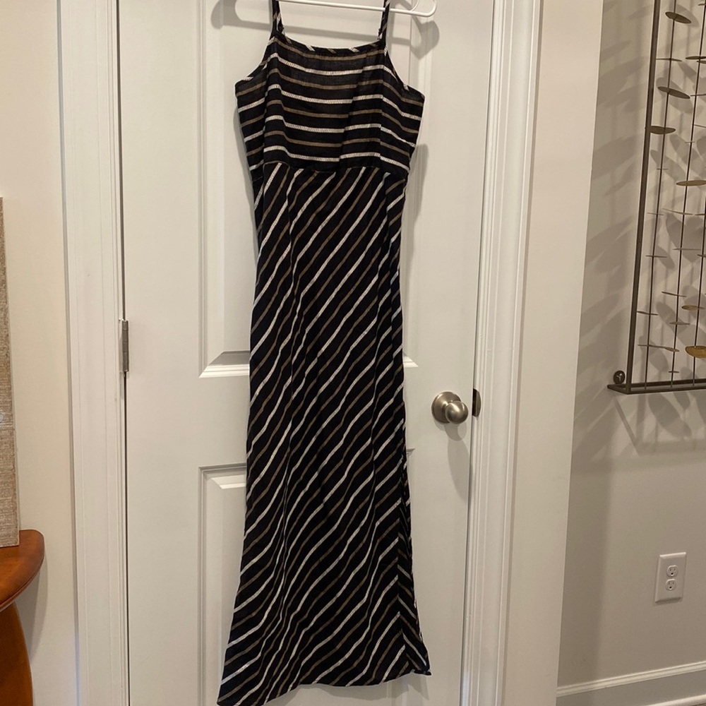 Beautiful linen dress, wearable with everything, pretty linen